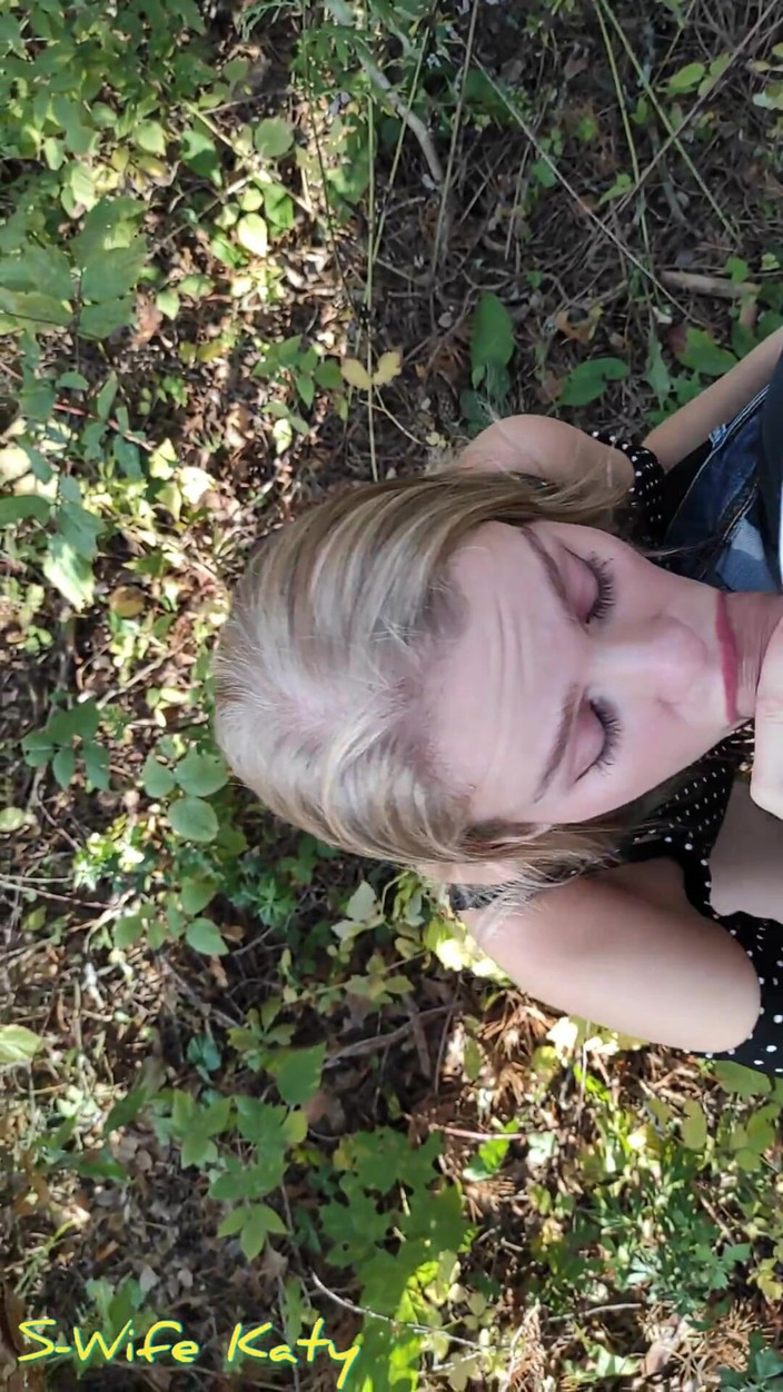 S-Wife Katy: 在户外操了一个裸体美女S-妻子kati