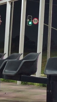 バス停で黒人の男に尻を差し出した