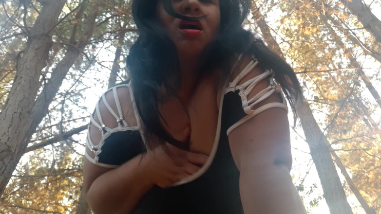 Riderqueen: Mamãe fode otdoors saltando peitos