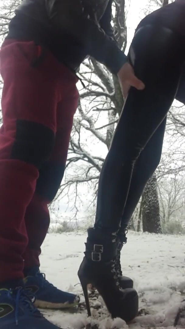 LauraOnHeels: Laura On Podpatky modelka 2021 video šukání ve stoje mezi sněhovou creampie