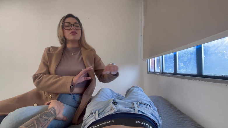 estebangamboa: Богатая сводная сестра с большими натуральными грудями трахается своим извращённым сводным братом