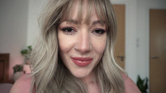 Sasha Curves: Подчистка крошечной от грязи великаны