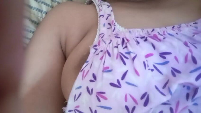 Miya White: 有名なインド女優アンが、大きなシャギーな胸と濡れた膣でベッドで突き合う