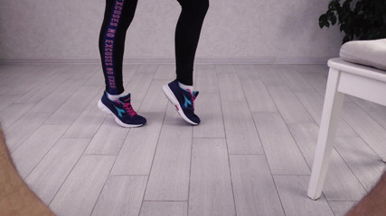 Sasha Bikeyeva: Tolong pancut ke dalam stoking saya. Footjob sock-job