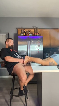 Oil Latina Feet and Cumshot