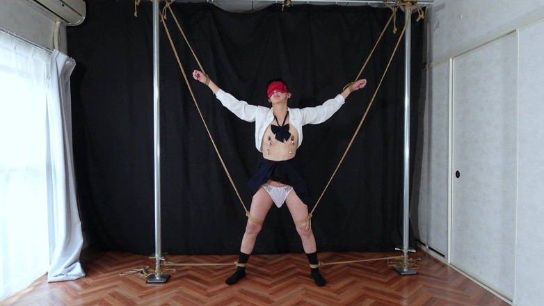ushirosugatanomiki: Ogni volta che suona la campana della clip per capezzoli,...