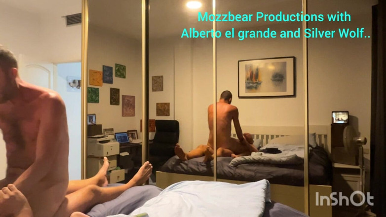 Mozzbear: 2 üvey baba ile ateşli üçlü seks