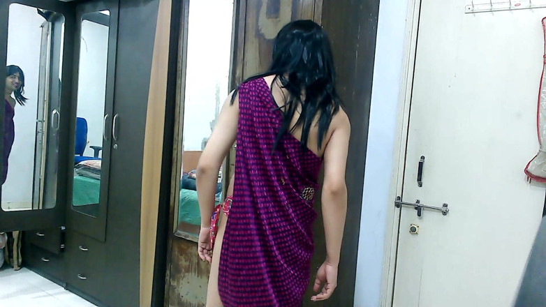 Cute & Nude Crossdresser: Nude-Gorąca maminsynek crossdresser femboy Sweet Lollipop próbuje DIY stroje plażowe...