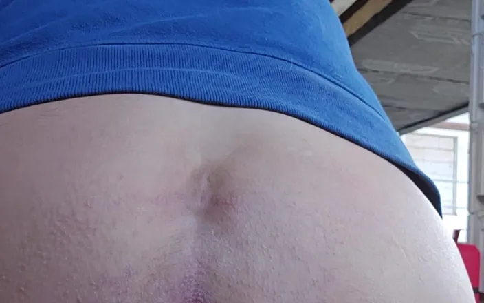 Chris_snoopy_91: Pissing Mastubing Fingering and a Dildo Fuck While Working