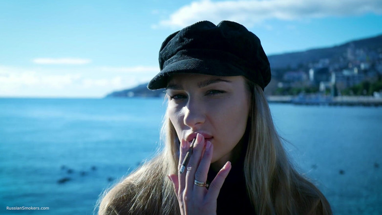 Russian Smokers: Merokok di luar dengan awek Beaty Rusia 1
