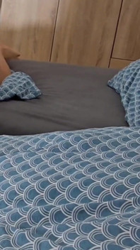 Apa yang kau lakukan di kamar orang tuamu?