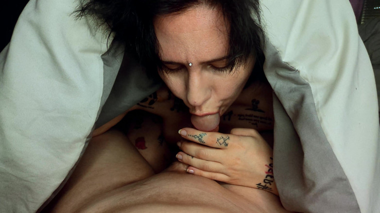 Damagedcosplays: Ochtend pijpbeurt in bed