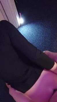 Două pule dure în gura mea, te rog!! I sex în trei la toaletă. Vedere la persoana 1 cu sex anal
