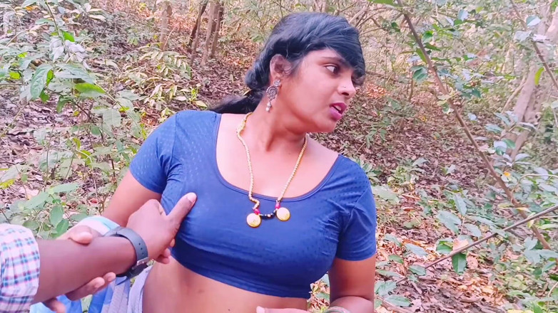 Telugu honey lips: Трах дези на улице в джунглях. Мачеха и пасынок хардкорно трахаются в лесу. Телугу грязные разговоры.