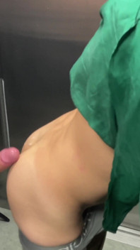 Harry_jen | Blowjob für meine nachbarin im aufzug
