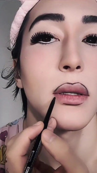 Femboy, transformation de tapette sexy avec maquillage et perruque