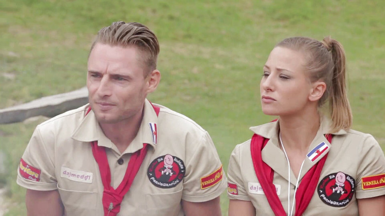 Dark Alley Orgy: Bir grup izci kız cinsel ilişki dersi alıyor