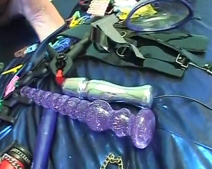 Deutsche XXX Filme: Atraktivní německá holka jí šukání po sexy BDSM šukání