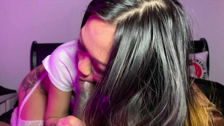 Freak Mob Media: Drobná Asiatka kouří a šuká velké velké černé péro