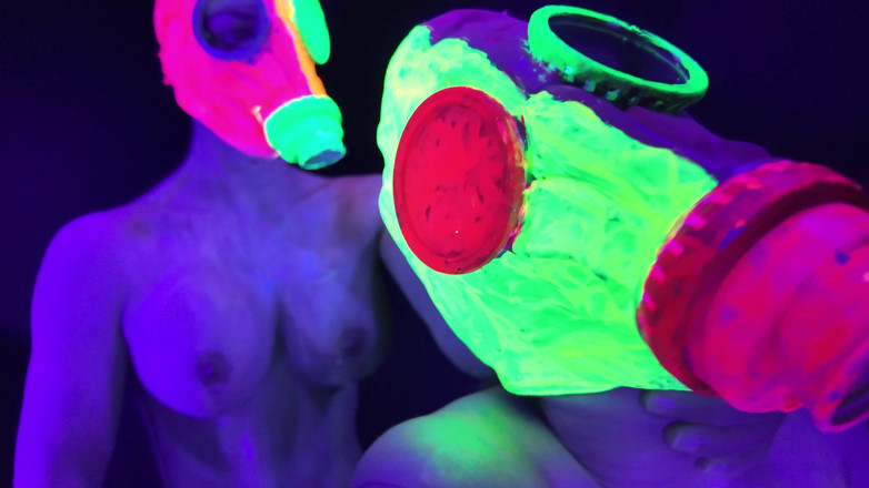 EdgesOfReality: Neon Rave Ragazza Su Ragazza Gioco Dildo