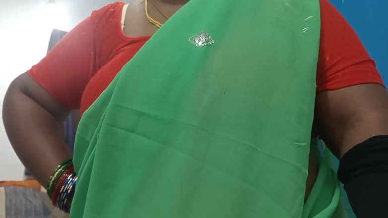 Veni: Tamil üvey anne üvey oğlunu mastürbasyon yaparken yakaladı ve çabucak boşalmasına yardım etti