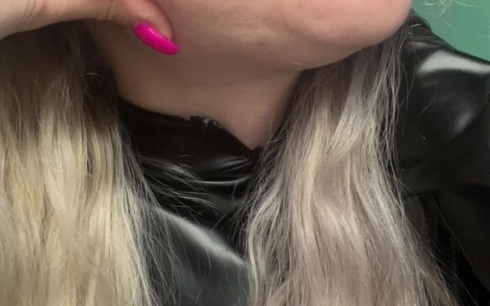 FinDom Goaldigger: 给我看你的舌头！