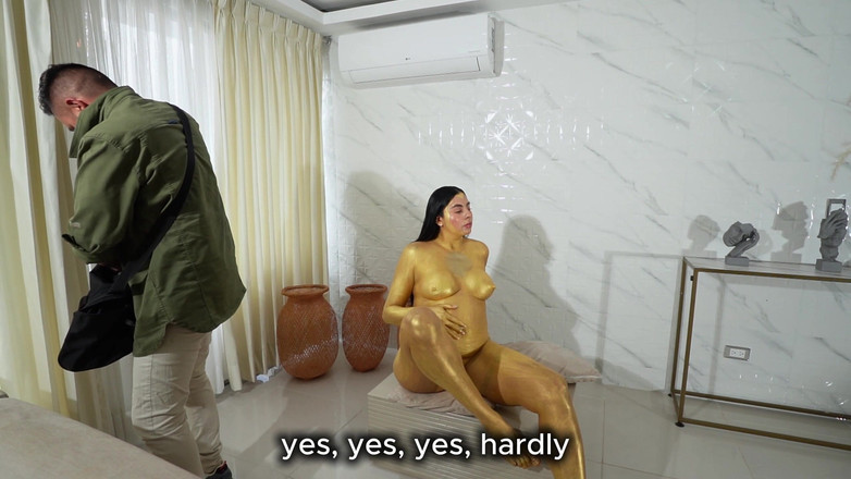 MelaniRincon: 博物馆抢劫以金色雕像的热性交结束