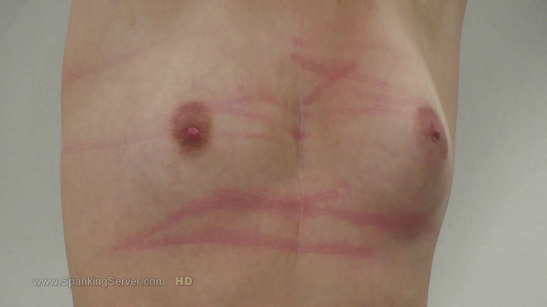 Spanking Server: De olhos vendados Chelsy peito chicote