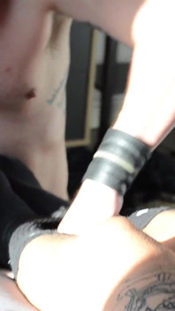 Bärtiger meister als dominanter hintern. Sub top trainiert, ein gut bestückter dildo zu sein
