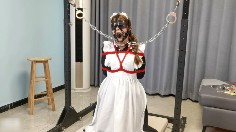 Asian bondage: Tjänsteflickans olika bojor