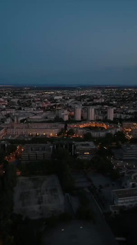 Analeya, eine brünette mit wunderschönen titten