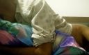Mevidsx: Slaapkamer kussen spelen met kleren