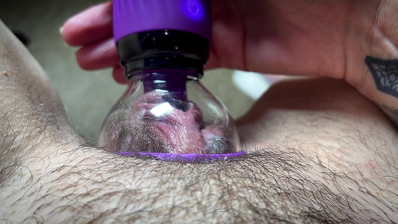 LolaLola: Próżniowa poranna masturbacja, mokra cipka z kremem płynącym, jak miło...