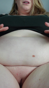 Giantess w chowanego