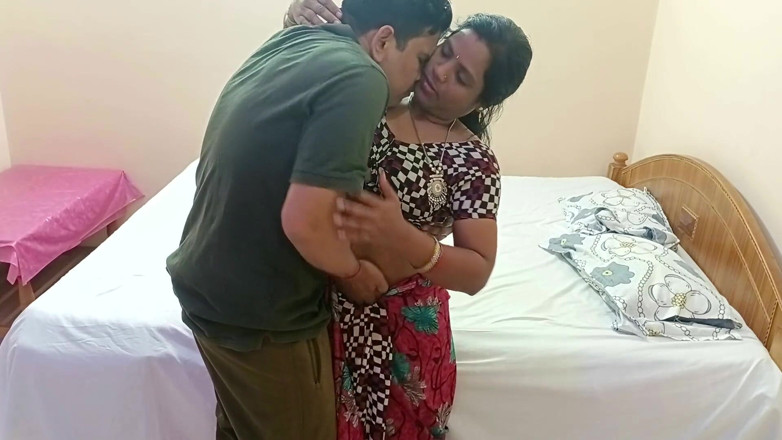 Popmini: Cute and Hot Neighbour Married Seema Bhabhi Very Horny Fuck