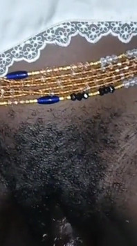 Enges junges afrikanisches mädchen in ihre dünne muschi gefickt