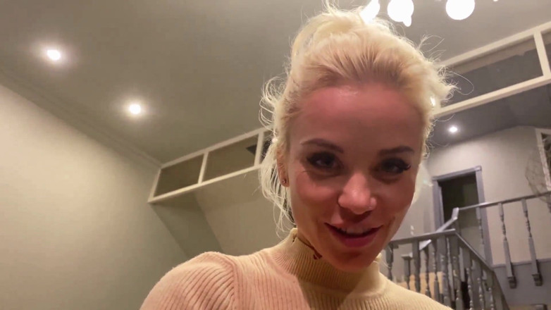 LeoCasanova: Mager ukrainsk ballerina Lara Frost POV avsugning med snuskigt samtal