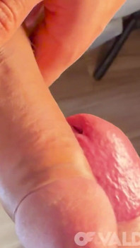 Jock baise une tranny excitée avec une grosse bite