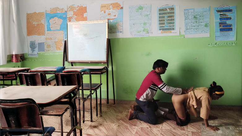 Bobbypranav: Desi Village College Par knullar i klassrummet