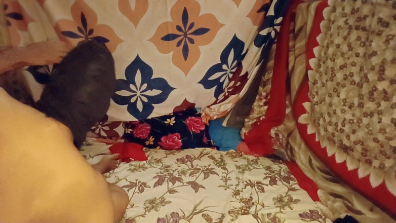 Poojakabir: Synovec Zdraví Tetu Pooju Z Vesnice Desi K Jejím Narozeninám, Část 5