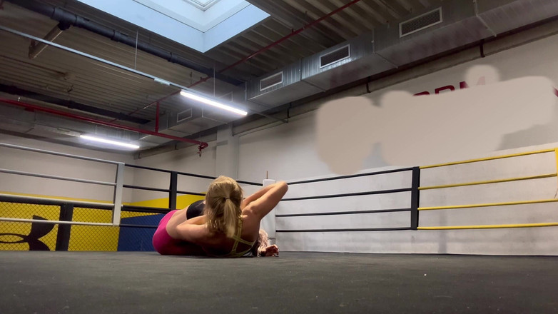 DINA LIGHT: Soutěžní ženské zápasení s ryšavou