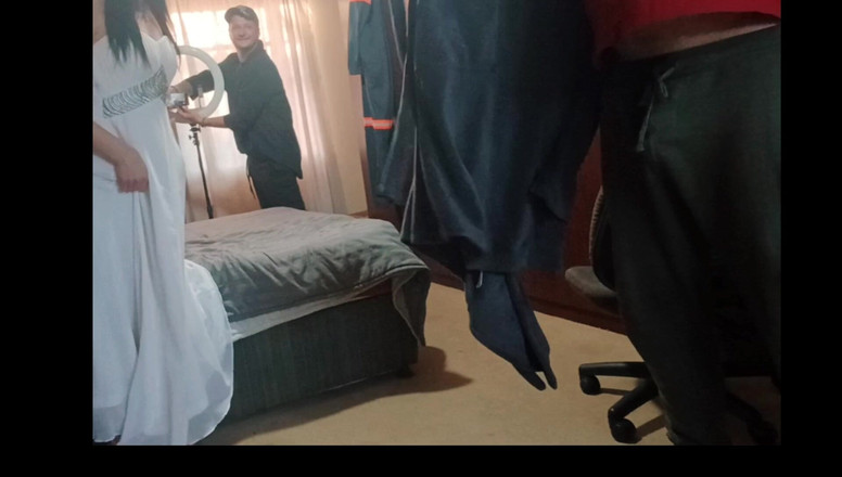 Mysticbabe: Мой отчим и его друг хотели трахнуть меня обоих в одно и то же время, пока один дрочит над моей текущей спермой, тугой киской