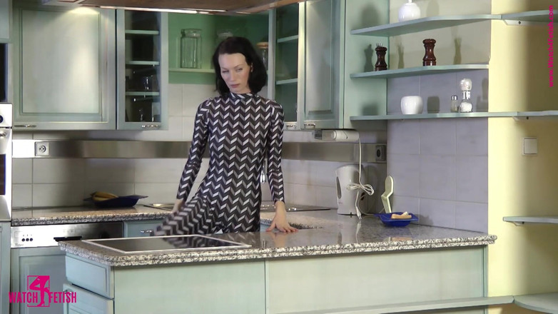 Watch4fetish: Flexibilitate în costumul de pisică din elastan