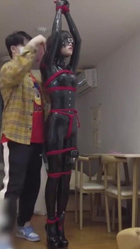 Mz11-latex 정장 구속 및 채찍질
