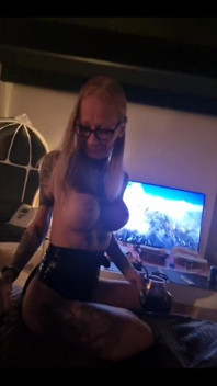 Achter de schermen, zie me mijn vader behandelen,