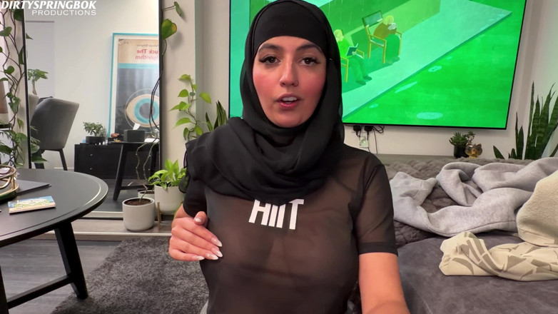 Aaliyah Yasin: Hijabi dziewczyna ssie białego kutasa, podczas gdy jej rodzice są...