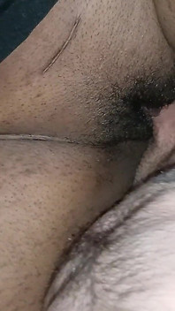 Brune mature se fait baiser sans préservatif jusqu’à ce que je jouisse dans le lait