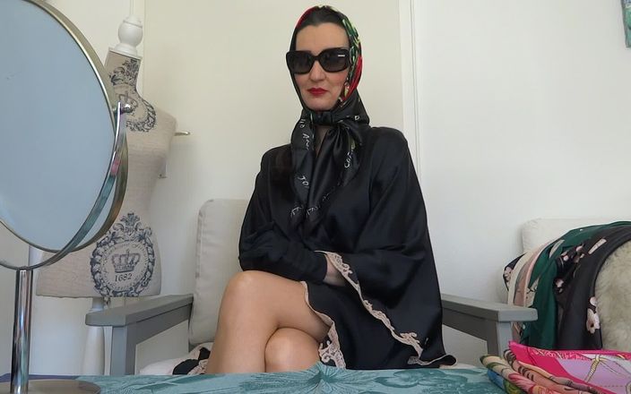 Lady Victoria Valente: W satynowym studio Shawl Fitting Studio: 5 nowych chust i neckerchiefs...