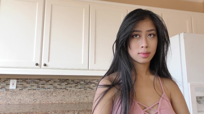 Asian Milfs n Teens: Джейд Куш дозволяє своєму вітчиму трахати її волохатий кущ і кінчити всередину - збоченці мамки та тінки