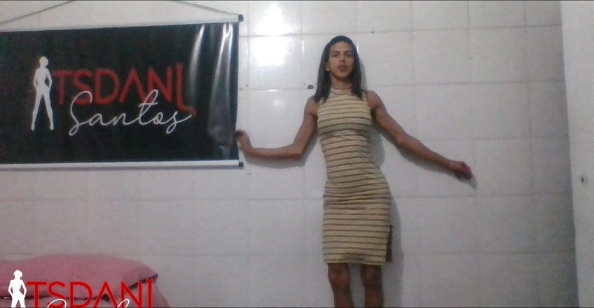 Tsdanisantos1: Daniela Santos yang seksi dan menggoda menari dan kemudian mengalami...